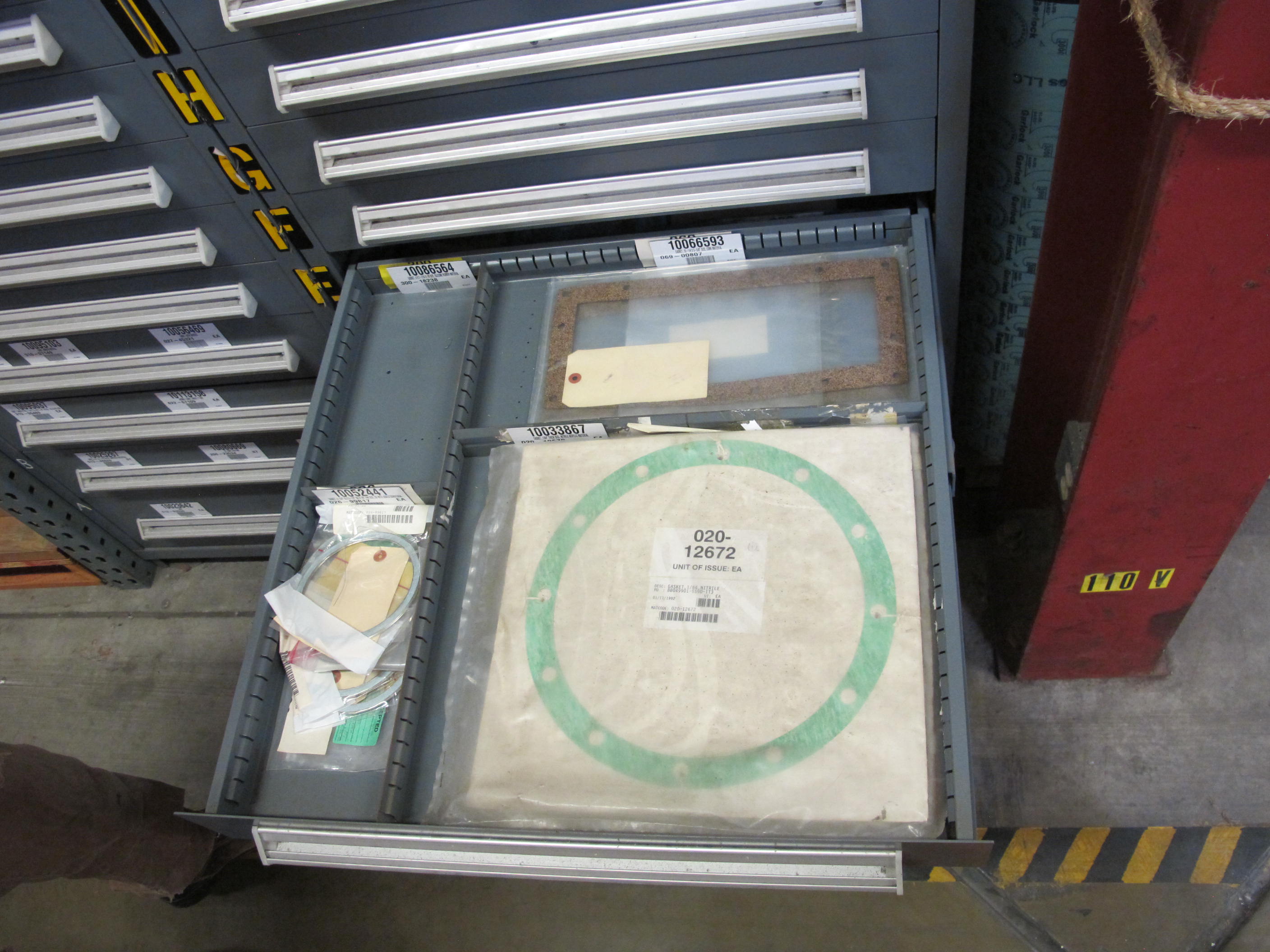 STANLEY VIDMAR HEAVY DUTY 12-DRAWER PARTS CABINET W/ CONTENTS (W-50) LOADING & HANDLING FEE $25-